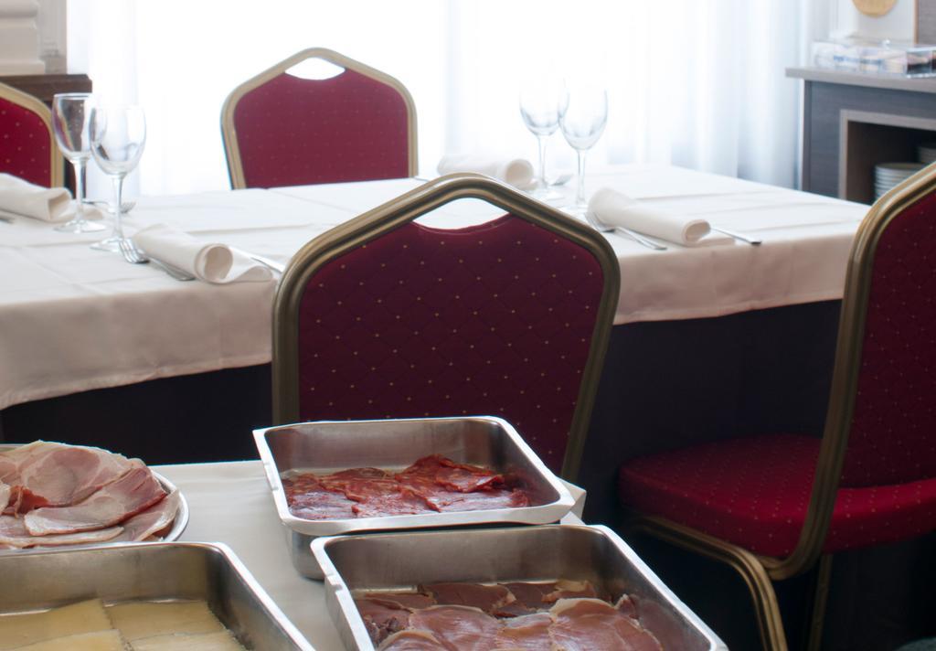 Hotel Madrid Bierzo ポンフェラダ エクステリア 写真