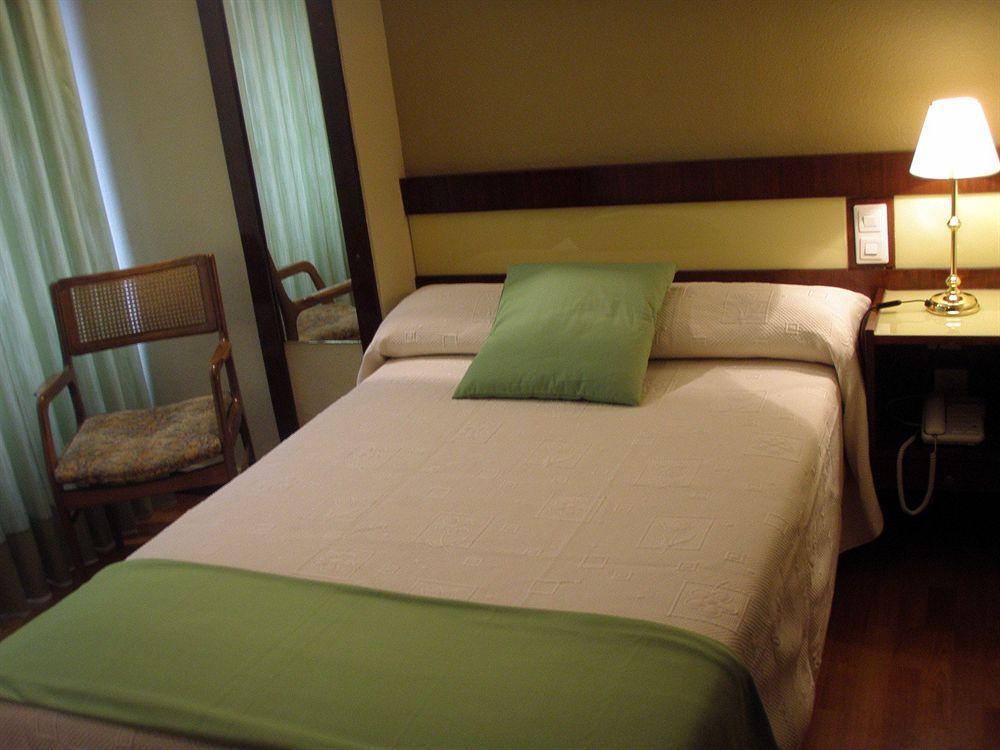 Hotel Madrid Bierzo ポンフェラダ エクステリア 写真