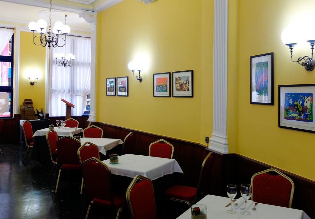 Hotel Madrid Bierzo ポンフェラダ エクステリア 写真