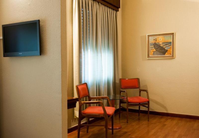 Hotel Madrid Bierzo ポンフェラダ エクステリア 写真
