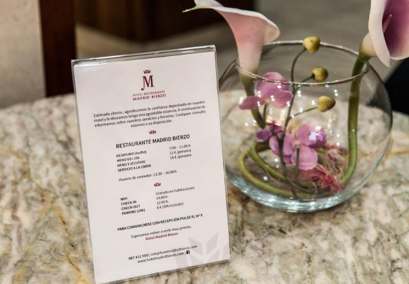Hotel Madrid Bierzo ポンフェラダ エクステリア 写真